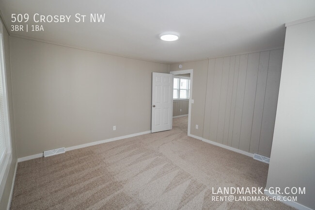 Building Photo - 509 Crosby St NW