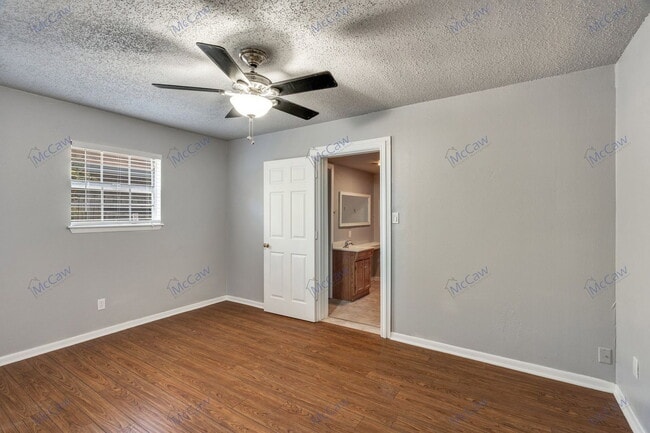 Building Photo - 5117 Bahama Dr