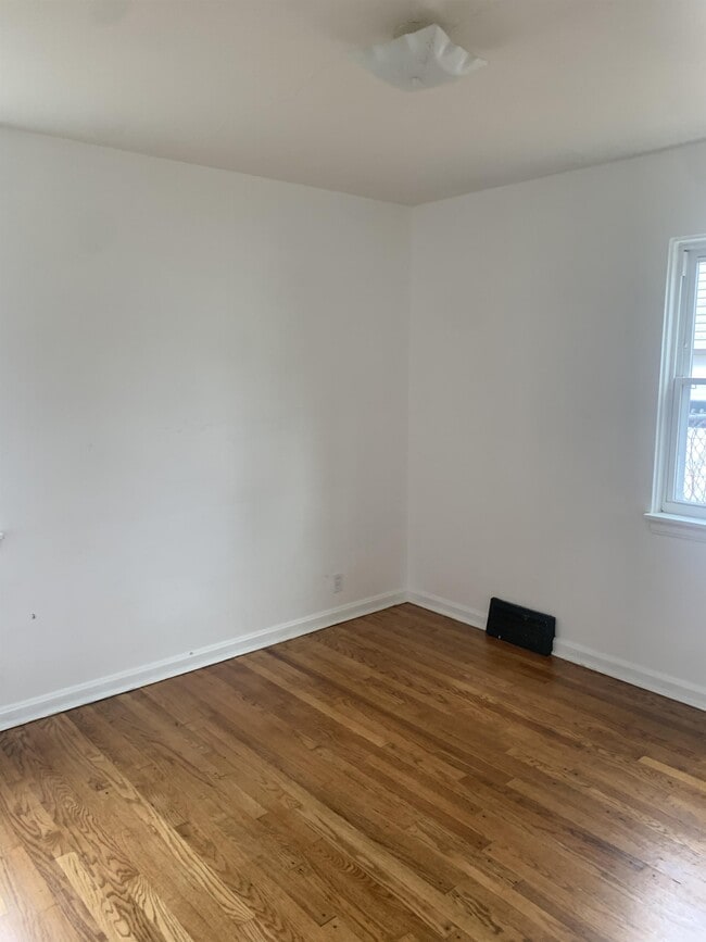 Building Photo - 131 Forest-Park Dr