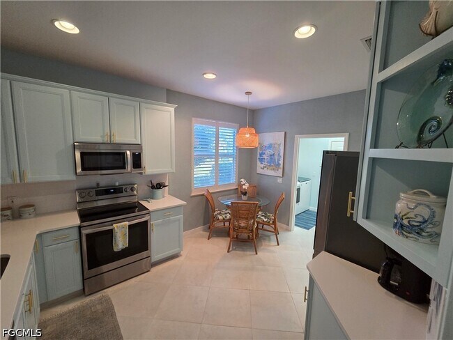 Building Photo - 10640 Camarelle Cir