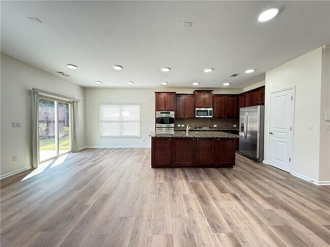 Building Photo - 279 Pendergast Dr SW