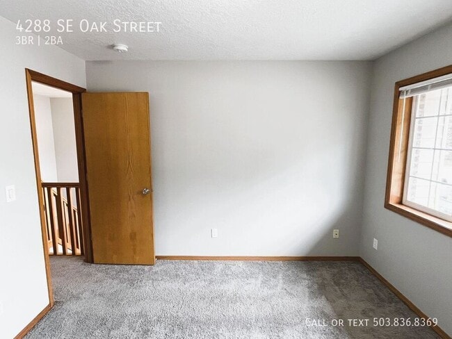 Building Photo - 4288 SE Oak St