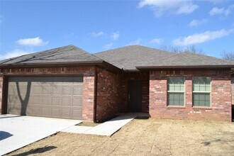 Building Photo - House For Lease in Denison -- 3 Bed/2 Bath