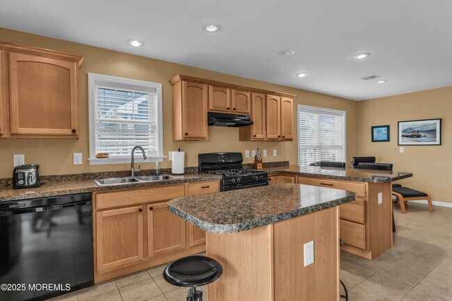 Building Photo - 111 7th Ave