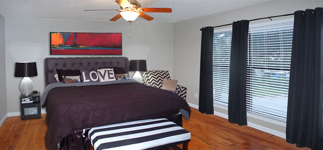 Primary bedroom easily holds this king size bed - 8710 Park Ln