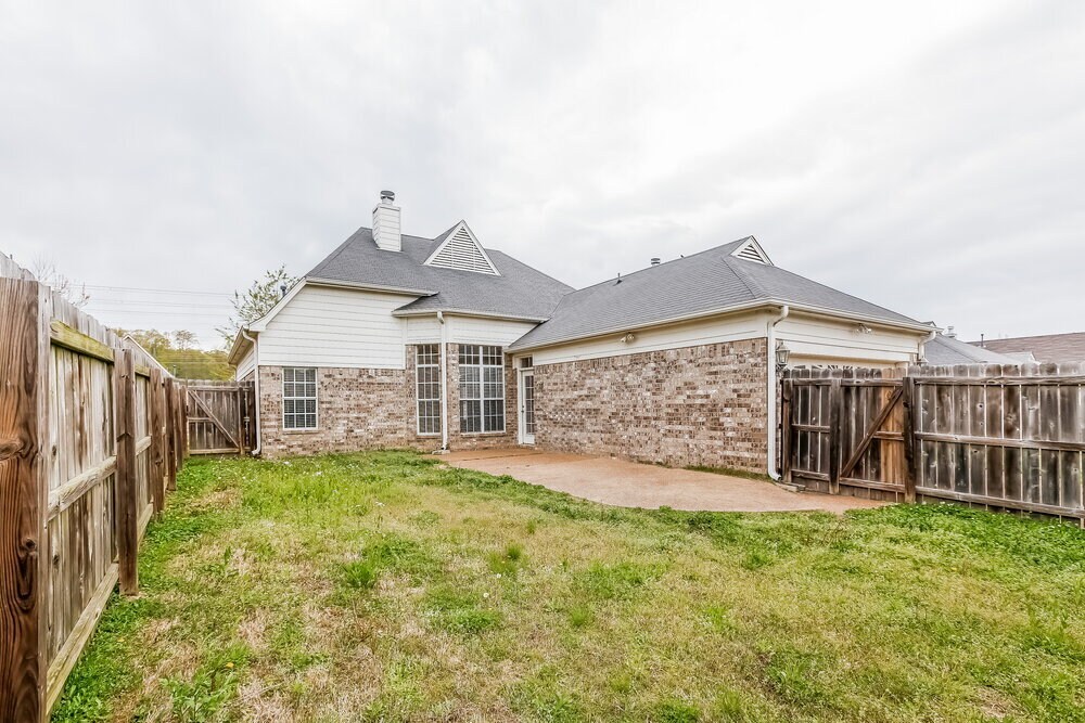 Building Photo - 1112 Averett Ln