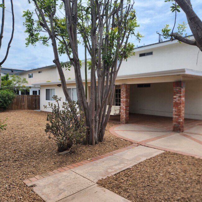 Building Photo - Clairemont Home Just remodeled 3 bed 3 bat...