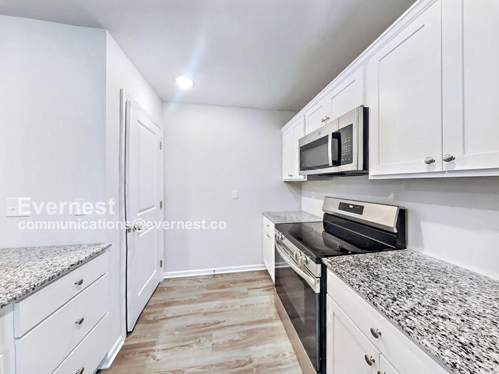 Building Photo - 4018 Park Ave