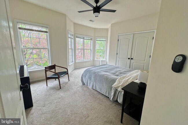 Building Photo - 40440 Milford Dr