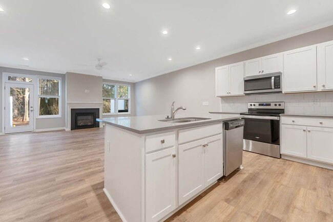Building Photo - 3/3 Townhome beside Centennial Campus & Cl...