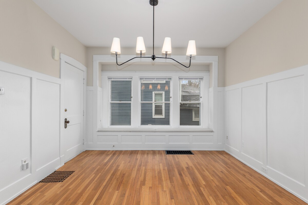 Building Photo - 1349 Portland Ave NE