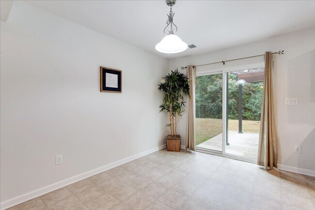 Building Photo - 118 Emma Rose Ct