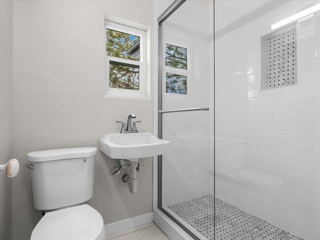 Building Photo - Remodeled Midtown Bungalow