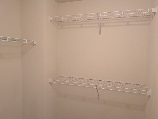 Building Photo - Move-in ready, Townhome Located in the Cit...