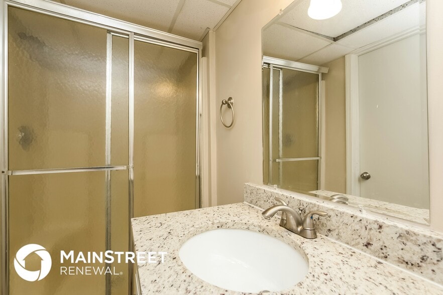 Building Photo - 5845 S Quail Dr