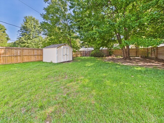 Building Photo - 6514 Stuart Ave