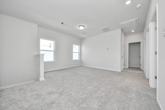 Building Photo - 15523 Foresail Ln