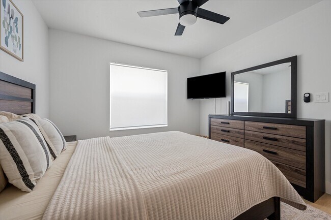 Building Photo - 10561 Paso Fino Dr