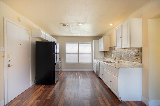Building Photo - 10601 Murr Way