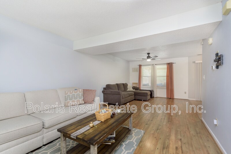 Building Photo - 266 E Pine Ridge Dr