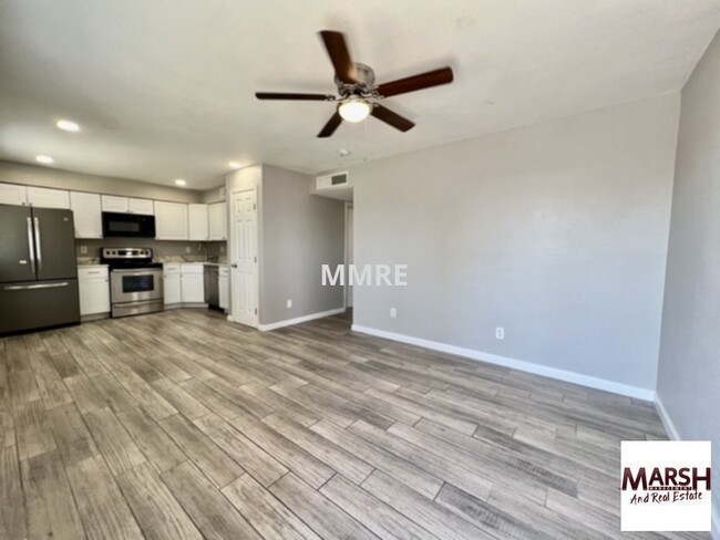 Building Photo - Updated 3 bedroom condo in Phoenix!