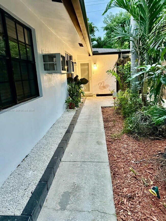 Building Photo - 1240 NE 12th Ave