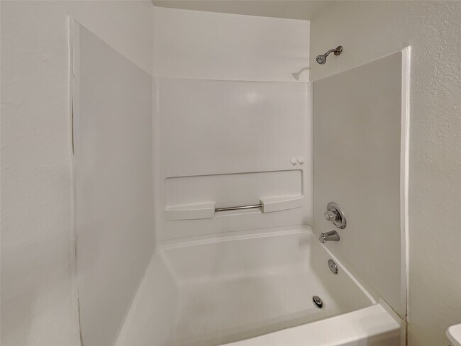 Building Photo - 9626 Eaglewood Glen Tr