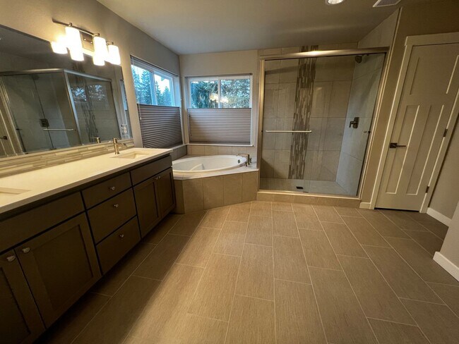 Building Photo - 4237 Caddyshack Dr NE