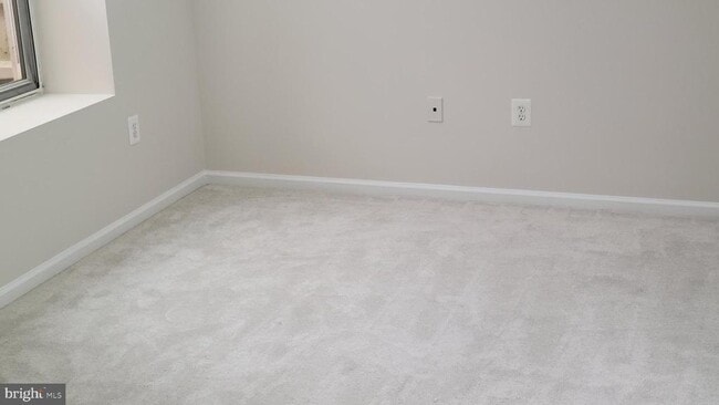 Building Photo - 2055 Pilgrim Dr