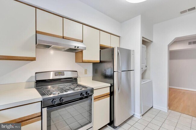 Building Photo - 208 Skyhill Rd