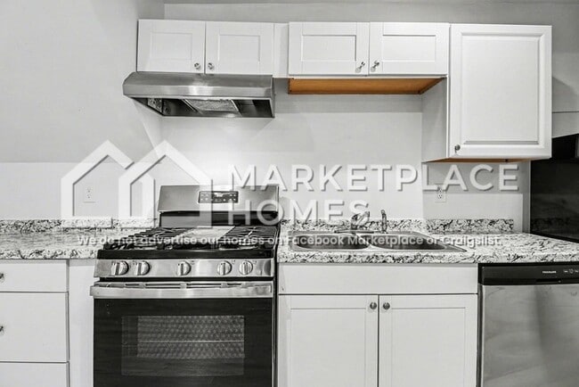 Building Photo - 2542 Melinda Dr NE