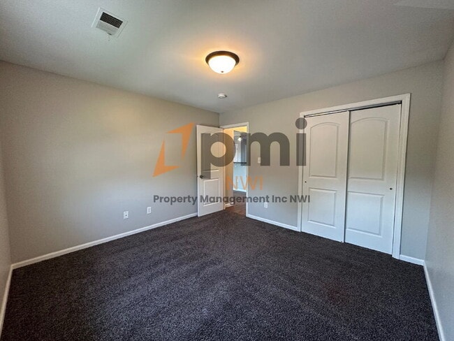 Building Photo - 5831 Creekview Ct W