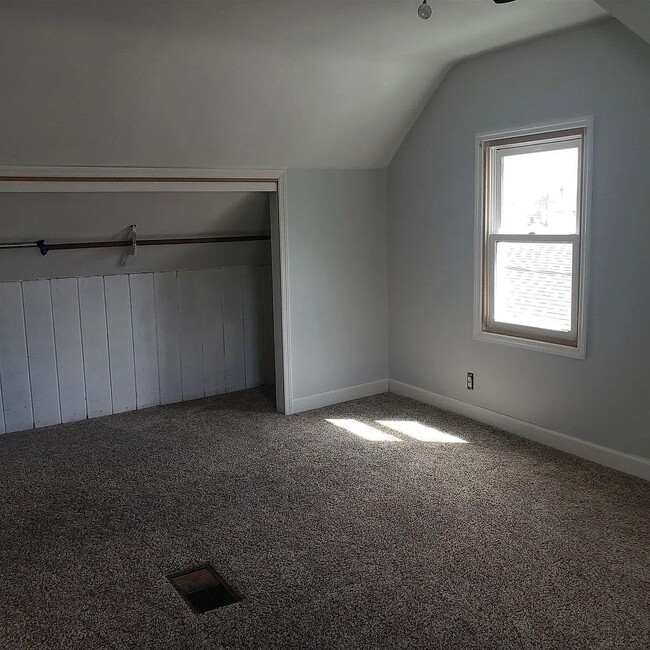 Building Photo - 2215 Falls Ave