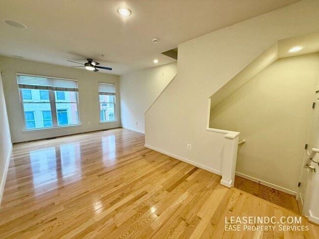 Building Photo - 1041 5th St SE