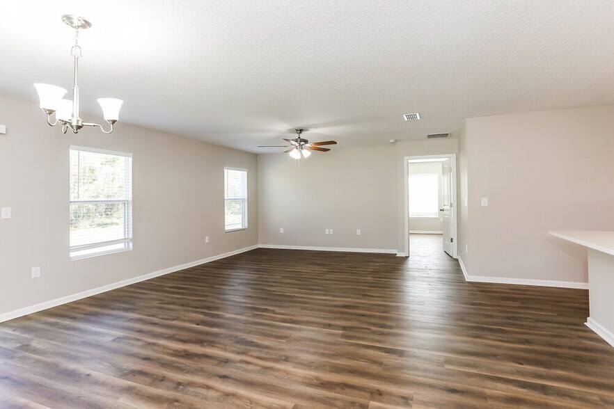 Building Photo - 8769 Oxfordshire Ave E