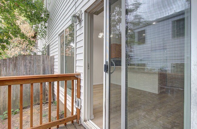 Building Photo - Charming 3bd, 2ba townhome in Bagley Downs Neighborhood