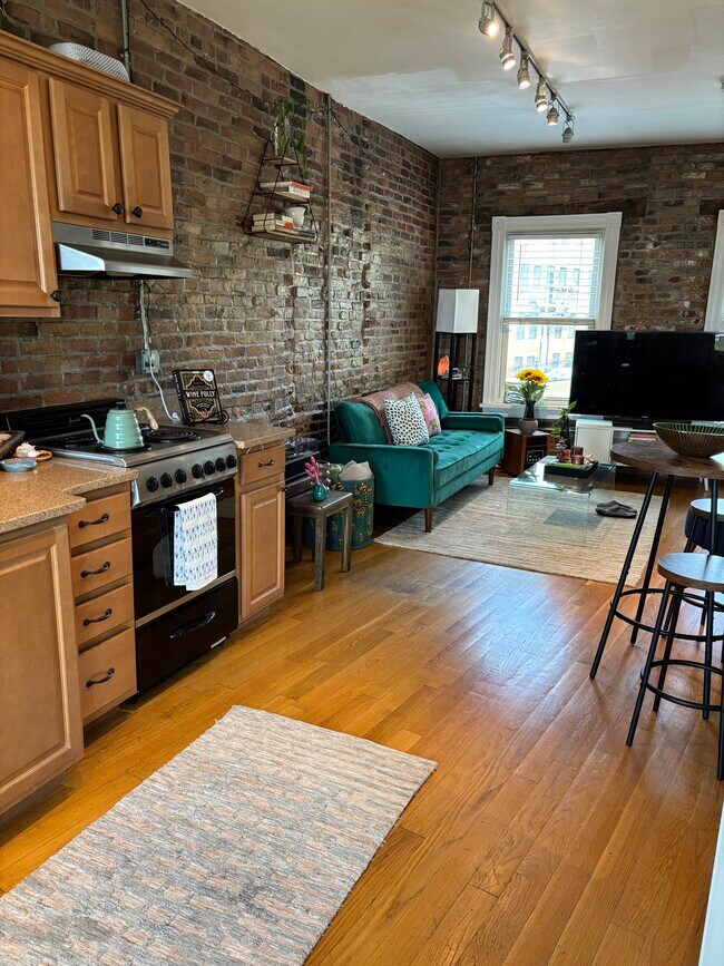 Building Photo - 56 Snow Hill St