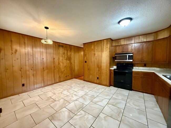 Building Photo - 4 Bedroom/1.5 Bathroom Home in Paragould AR - $1,275/month