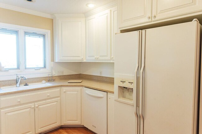 Building Photo - 3 Bed 3 Bath Home