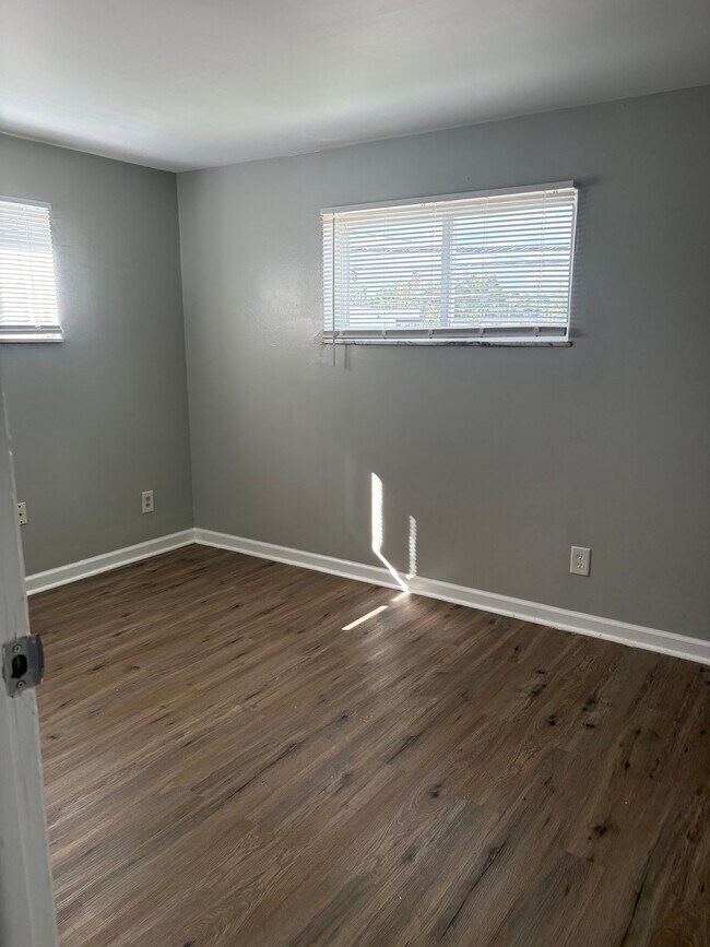 Building Photo - 3600 Cushing Dr
