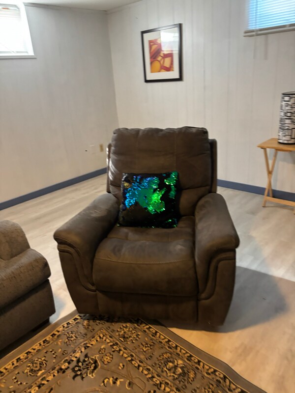 Building Photo - 13 Pennwood Rd