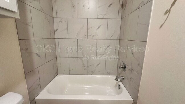 Building Photo - 11419 N University Ave