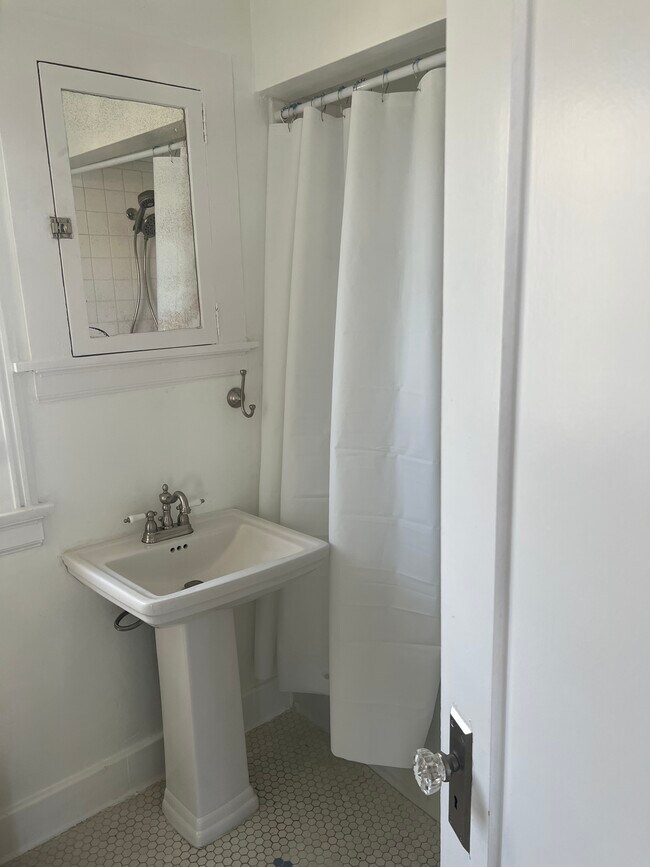 Building Photo - 4429 Victoria Park Dr