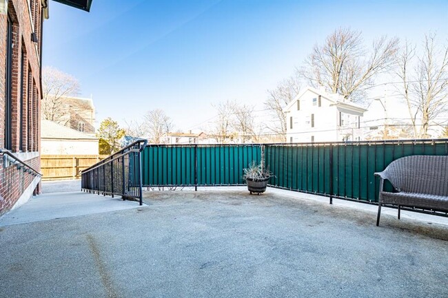 Building Photo - 775 Potters Ave