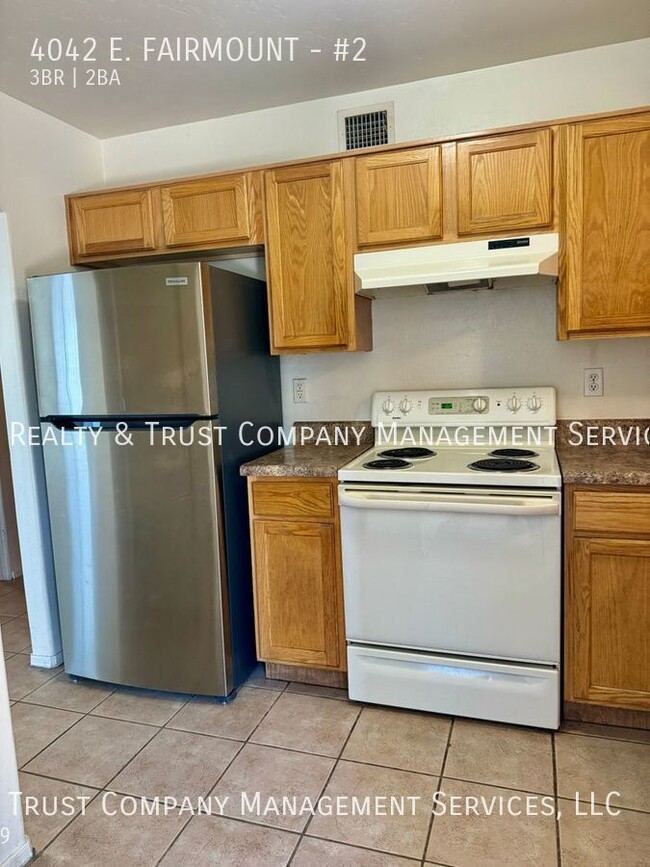 Building Photo - Spacious 3-bedroom unit!