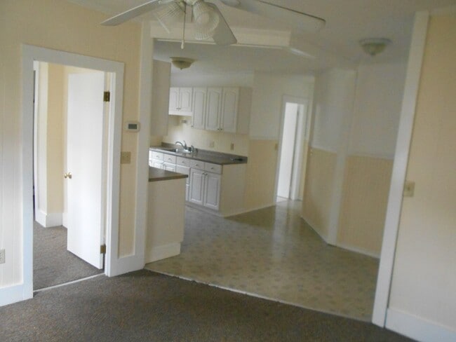 Building Photo - 27 Meade St