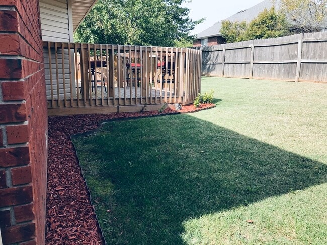 Building Photo - Executive Rental All Brick Home near South...