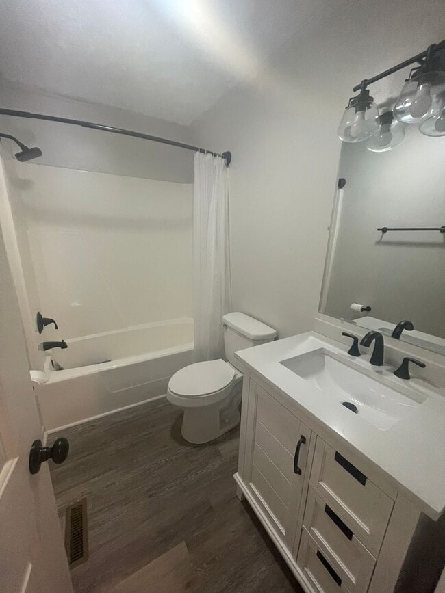 Building Photo - Townhouse  for Rent