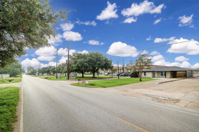 Building Photo - 8817 Emmott Rd