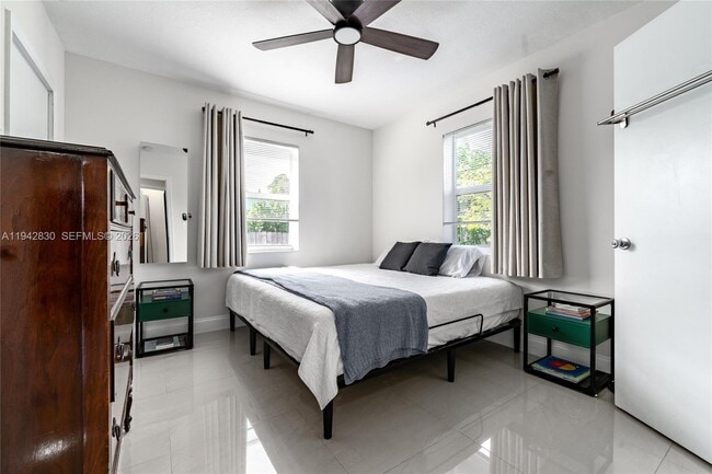 Building Photo - 320 S 28th Ave